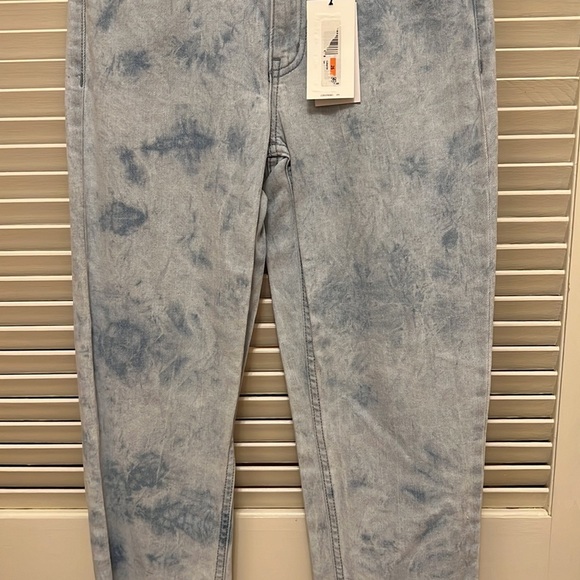 22. Calvin Klein High Rise Straight Jeans in Tie-Dye Effect Acid Wash - Picture 4 of 16